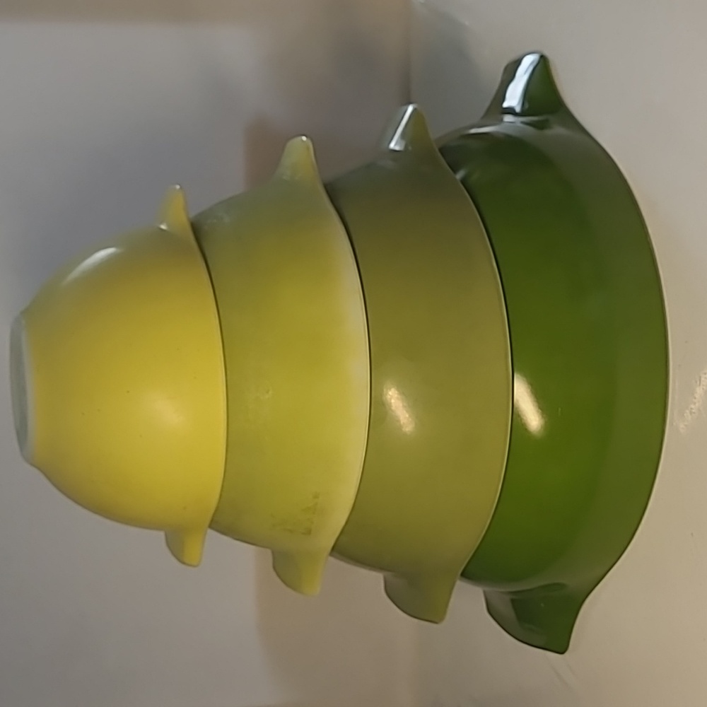 Vintage Pyrex avocado color  Cinderella bowl  441.442.443.444
